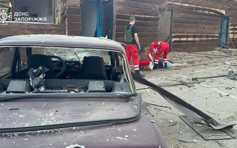 Окупанти вдарили авіабомбами по базі відпочинку на Запоріжжі: є загиблі