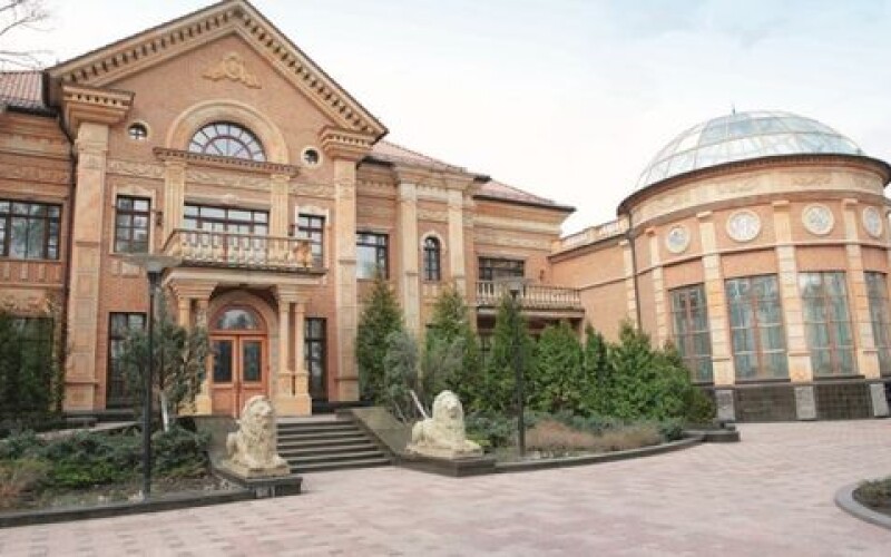 Зеленський заявив, що не живе в резиденції президента