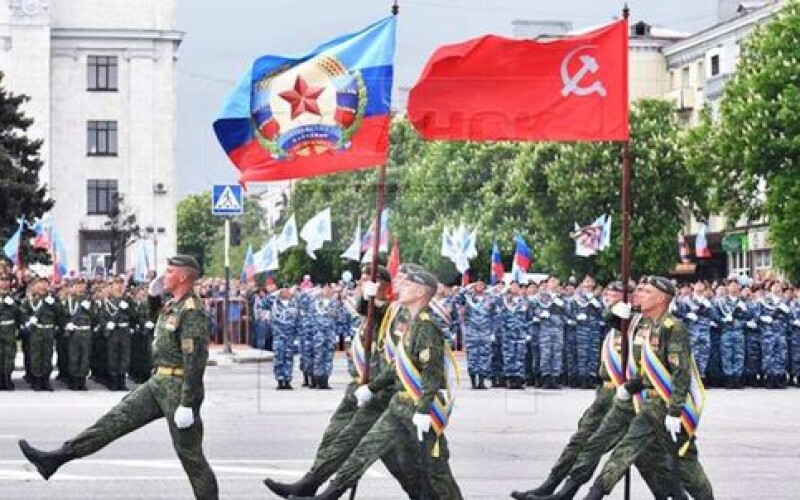 Бойовики самопроголошеної ЛНР провели військовий парад