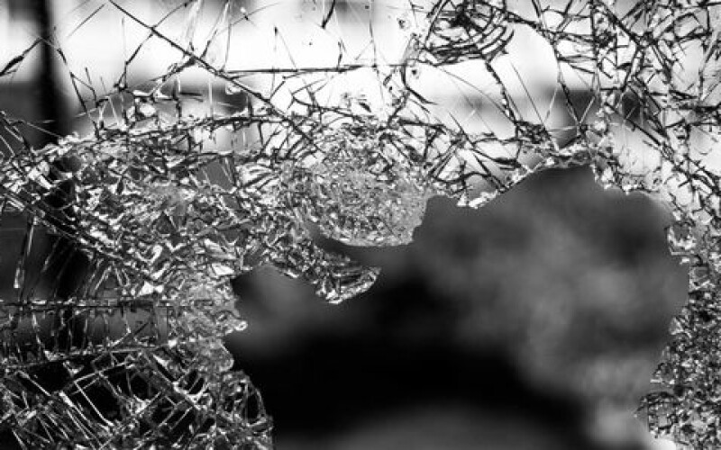 У Молдові безхатько розбив каменем вікно в будівлі уряду, бо проситься до в&#8217;язниці