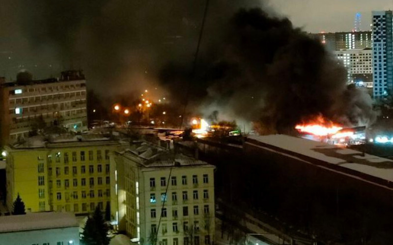 У Москві сталася сильна пожежа, чутно вибухи