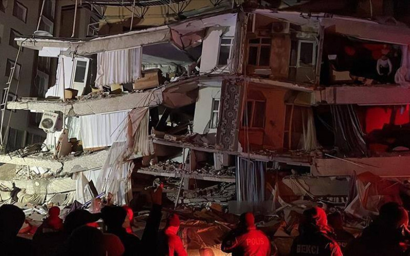 У Туреччині стався потужний землетрус магнітудою 7,4, багато жертв