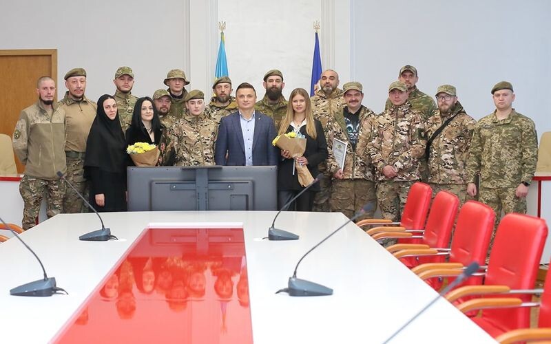 На Тернопільщині на честь Дня Гідності і Свободи вручили нагороди військовим