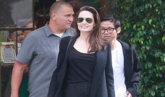 Анджелина Джоли отправилась на обед с сыном