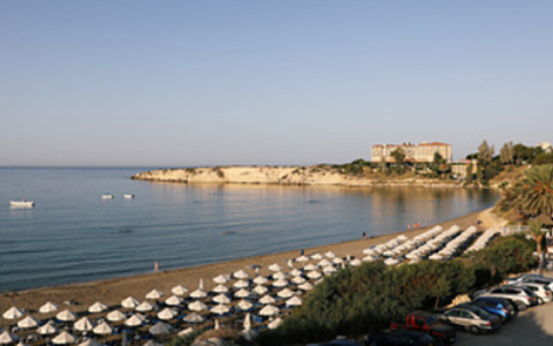 Кипр пообещал оплатить отдых туристов с коронавирусом