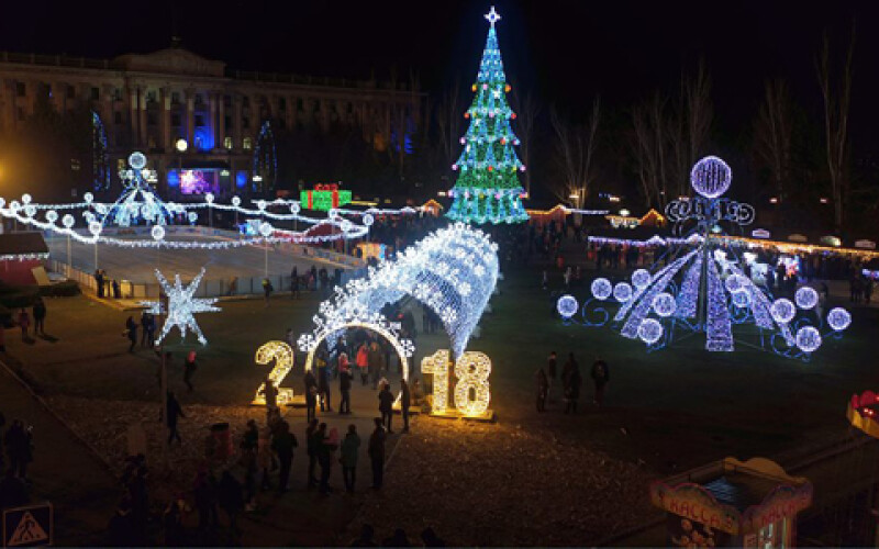 Новогодняя елка в Николаеве восхитила Сеть. Фото