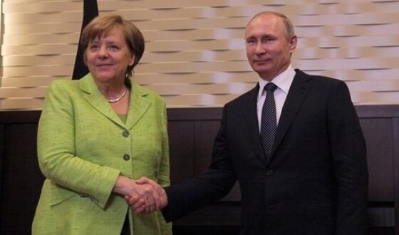 Меркель заявила, що поки що не бачить себе посередником між Росією та Україною