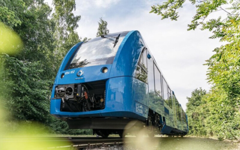 В Германии начали курсировать первые в мире поезда на водороде