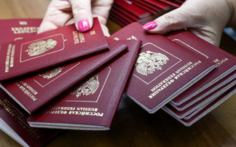 Окупанти почали приймати документи для отримання російського паспорту в Маріуполі