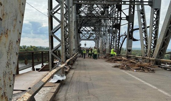 На Полтавщині за день відновили автомобільний рух через міст, по якому росіяни вгатили дроном