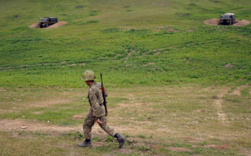 В Азербайджані затримали солдата, який розстріляв трьох товаришів по службі