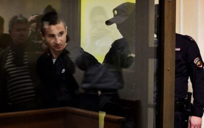 У росії 17-річного підлітка засудили на 6 років за спробу підпалити воєнкомат