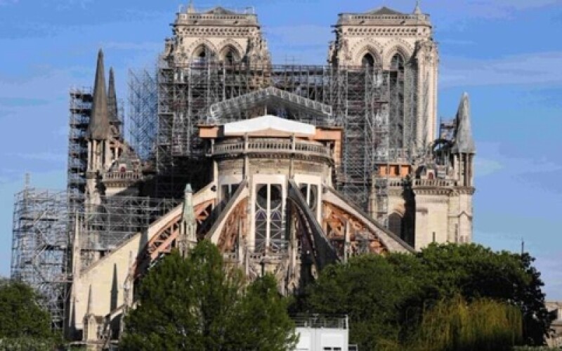 У Парижі поновлюються ремонтні роботи собору Паризької Богоматері