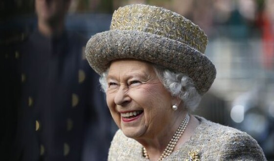 Випущені на ювілей британської королеви браковані сувеніри різко зросли в ціні