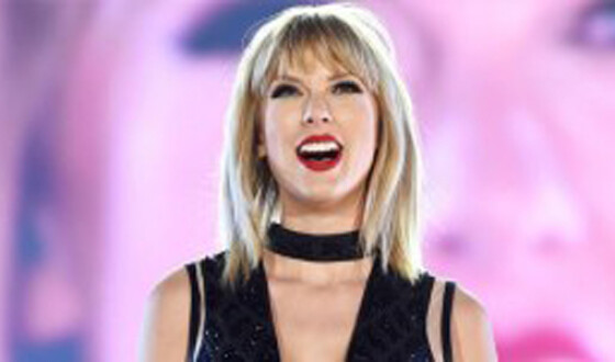 Співачка Тейлор Свіфт проковтнула жука під час концерту в Чикаго