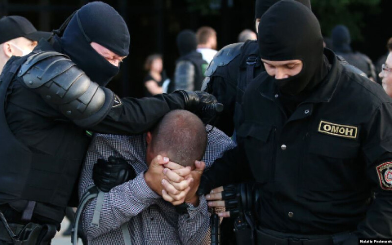 У Білорусі залякують батьків протестувальників