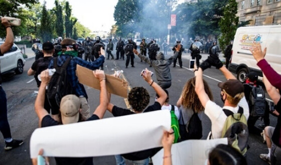 У США поліція розігнала мітинг прихильників Байдена