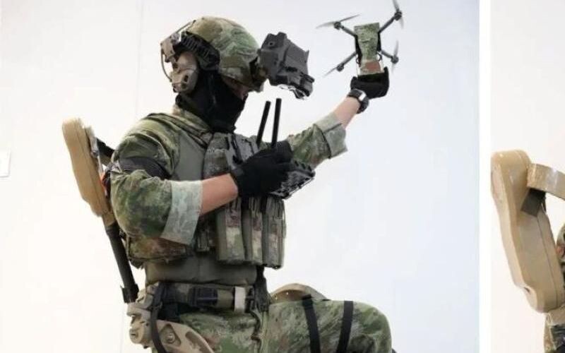 У Китаї створили бойовий екзоскелет для операторів БПЛА