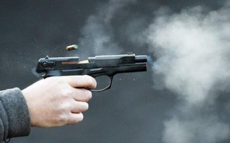 Нетверезий чиновник із Генштабу влаштував стрілянину з пістолета у спальному районі Києві