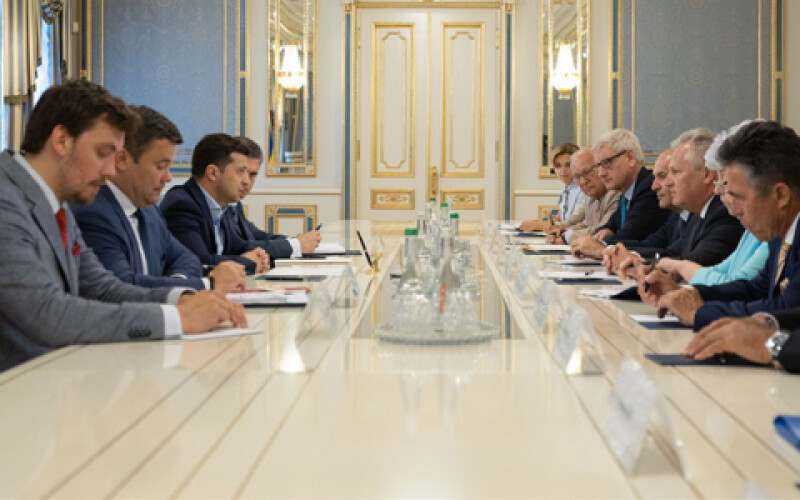Зеленский встретился с представителями Ялтинской европейской стратегии