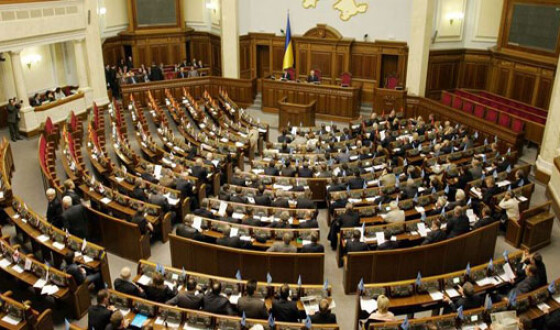 У Верховной Рады с ее законами кредит доверия украинцев составил 1%