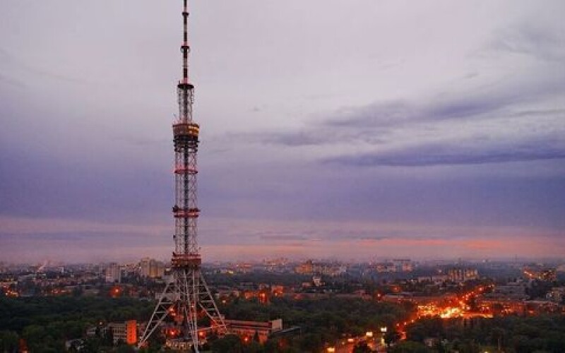 Російські окупанти завдали ракетного удару по телевізійній вежі в Києві