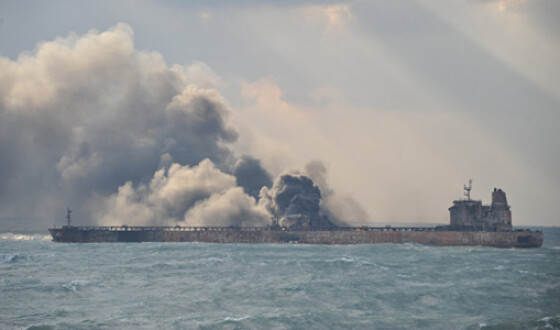 На нефтяном танкере у берегов Китая прогремел взрыв