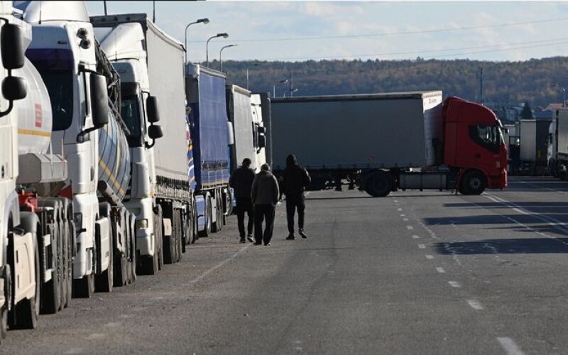 Словацькі перевізники знову заблокували рух українських вантажівок
