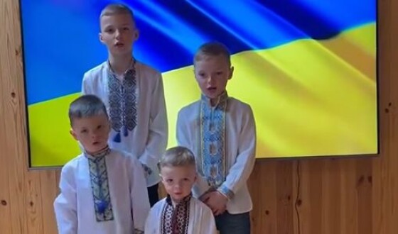 Діти Михайла Головка продовжили патріотичні традиції та заспівали «Ой у лузі червона калина»
