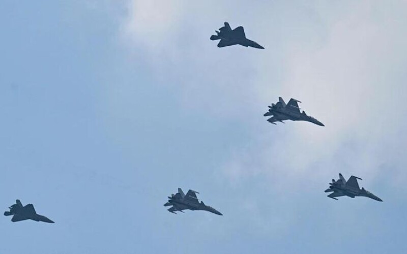 У районі островів Окінава китайські винищувачі двічі взяли японські літаки на приціл