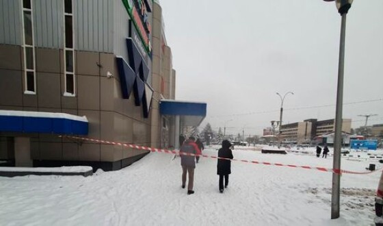 У Чернівцях стався вибух у торговельному центрі