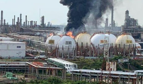 Семеро людей постраждали під час пожежі на нафтозаводі в Мексиці