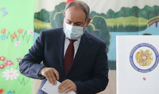 Пашинян лідирує на виборах у Вірменії і вже святкує перемогу