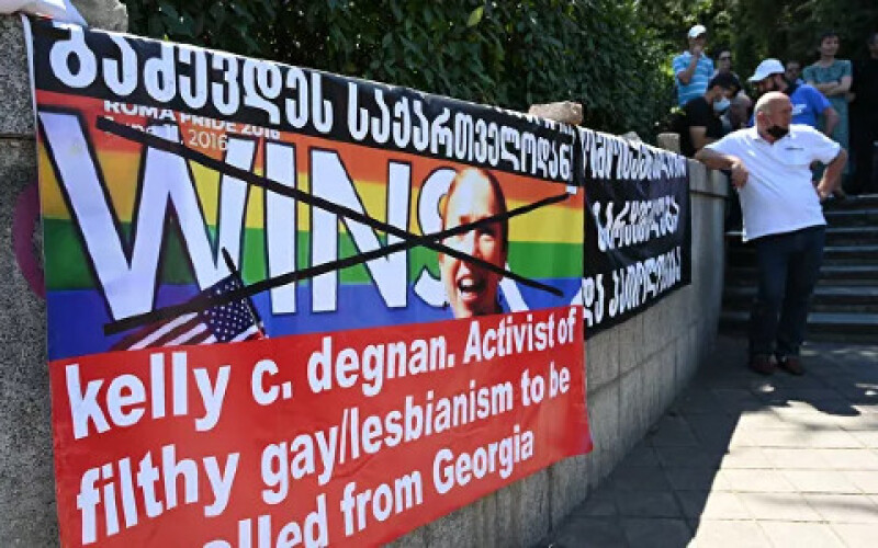 У Батумі противники ЛГБТ влаштували акцію протесту для глави Євроради