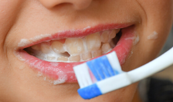 Названі головні помилки при чищенні зубів
