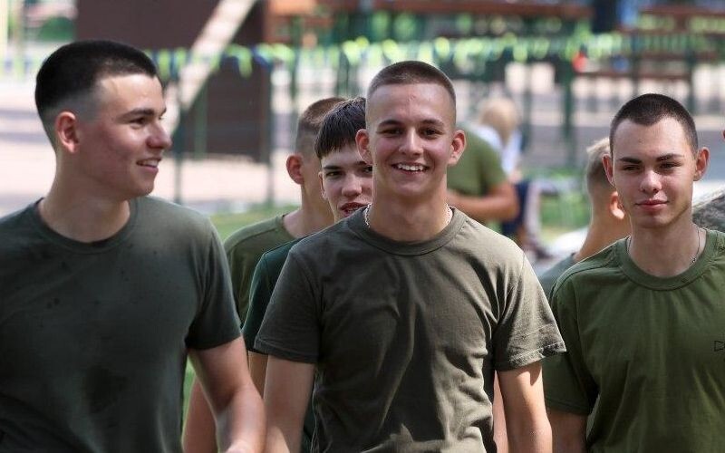 Виїзд чоловіків віком 18-22 років за кордон може погано відобразитися на демографічній ситуації в Україні