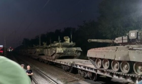 Російські окупанти перекидають військову техніку до кордону з Україною