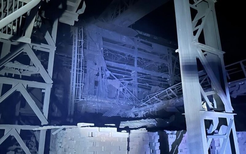На «Запоріжсталі» після ракетного удару пошкоджено цехи та залізничні мережі