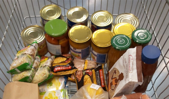 Карантин в Украине: паникеры массово скупают продукты в супермаркетах