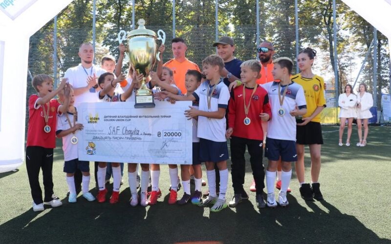 Другий етап турніру «Golden Union Cup»: лавина медалей і конкурс краси на футбольному полі