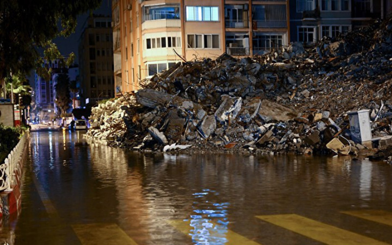 Іскендерун, який сильно постраждав під час землетрусу, повністю затопило