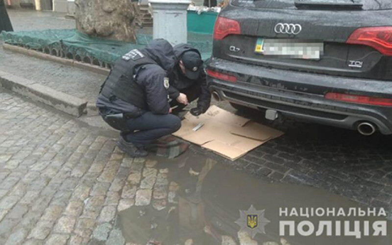 В Одессе прикрепили устройство слежения к джипу священника