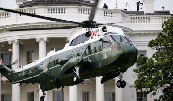 У США затримали чоловіка, який світив лазерною указкою на гелікоптер Трампа
