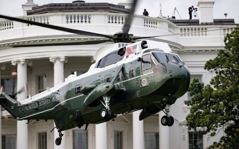 У США затримали чоловіка, який світив лазерною указкою на гелікоптер Трампа