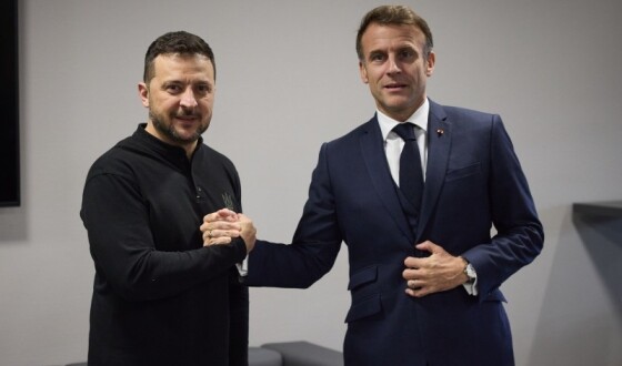 Макрон запрошує Зеленського до Парижа для зміцнення підтримки України