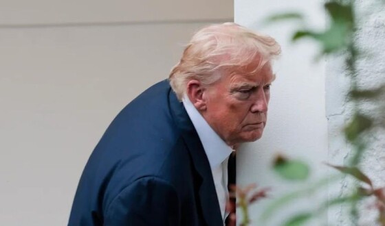 Трамп звільнив робітників через тріщину в камені біля Білого дому