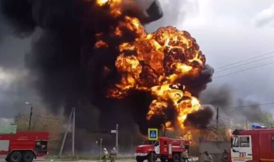 Масштабна пожежа в Петербурзі: горить нафтобаза