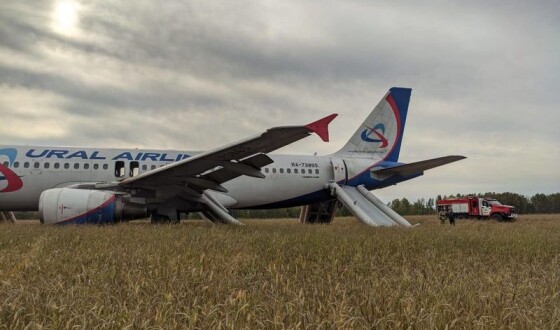 У росії пасажирський літак здійснив екстрену посадку