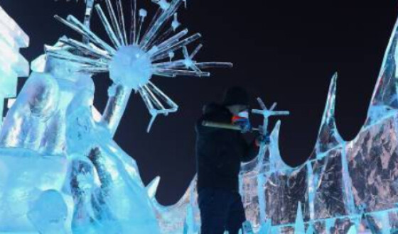 В Китае на фестивале снега и льда поженились 43 пары