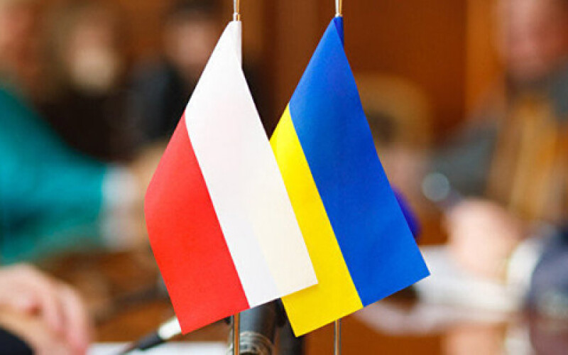 Польша начала активно выдавать статус беженца украинцам